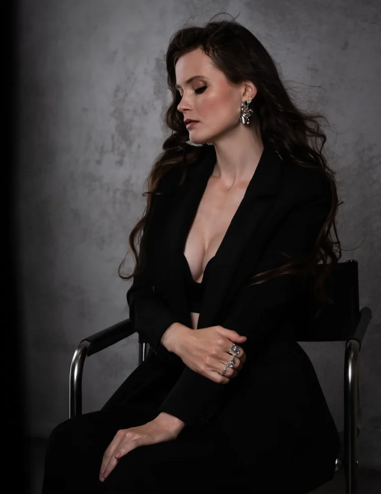 Strict lady — Beauty editorial by Ilya Varin for VOUS Magazine