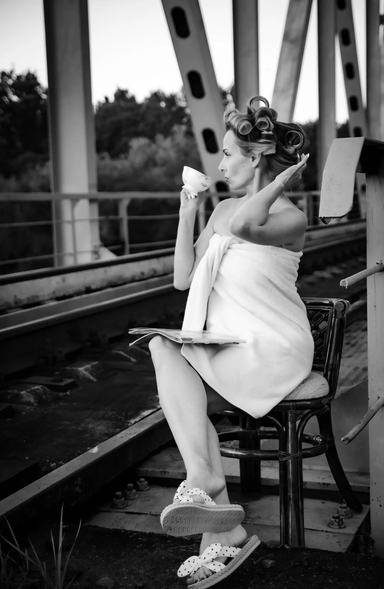 Waiting — Fine Art editorial by Nina Zorich for VOUS Magazine