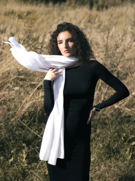 Playing with air — Street editorial by Polina Yevdokimova for VOUS Magazine
