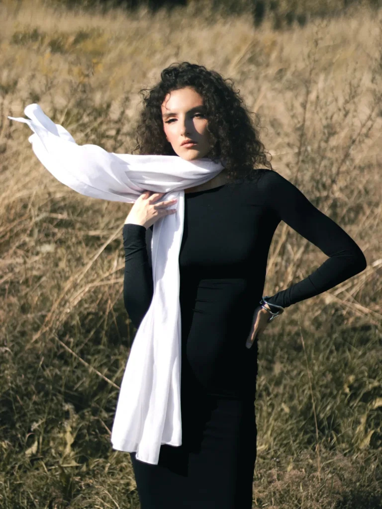 Playing with air — Street editorial by Polina Yevdokimova for VOUS Magazine