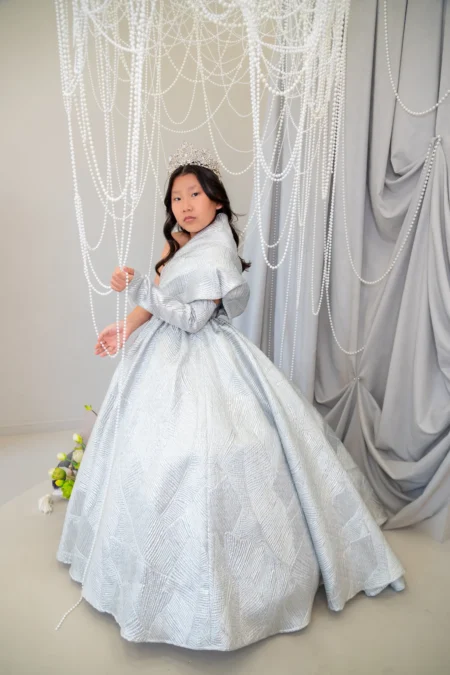 Gorgeous Dress — Teen editorial by @Olgacharus for VOUS Magazine