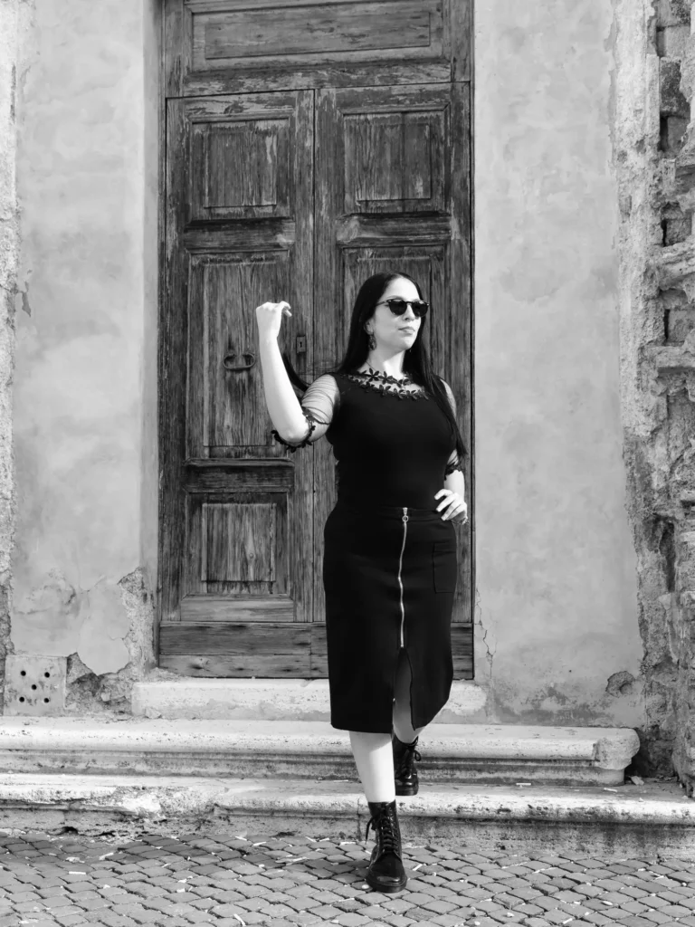 Black&white woman's power — Portrait editorial for VOUS Magazine
