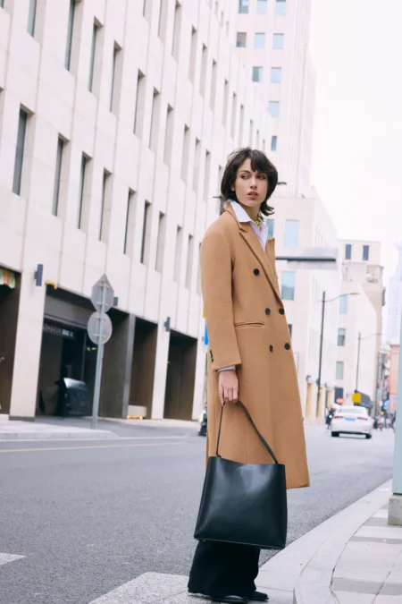 Casual strolling — Fashion editorial by THETA for VOUS Magazine