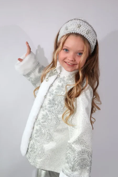 Merry Christmas — Teen editorial by Torri Leoni for VOUS Magazine