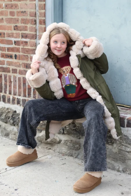 Cozy coat on the cold day — Teen editorial by Justyna Lachut for VOUS Magazine