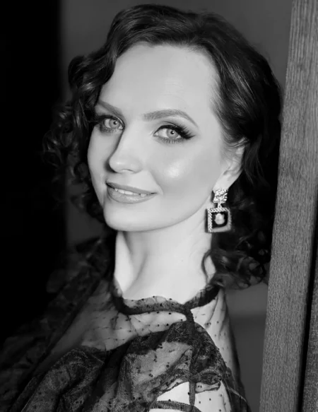 Irina Chikvina — Portrait editorial by @fotograf.cvetkova for VOUS Magazine