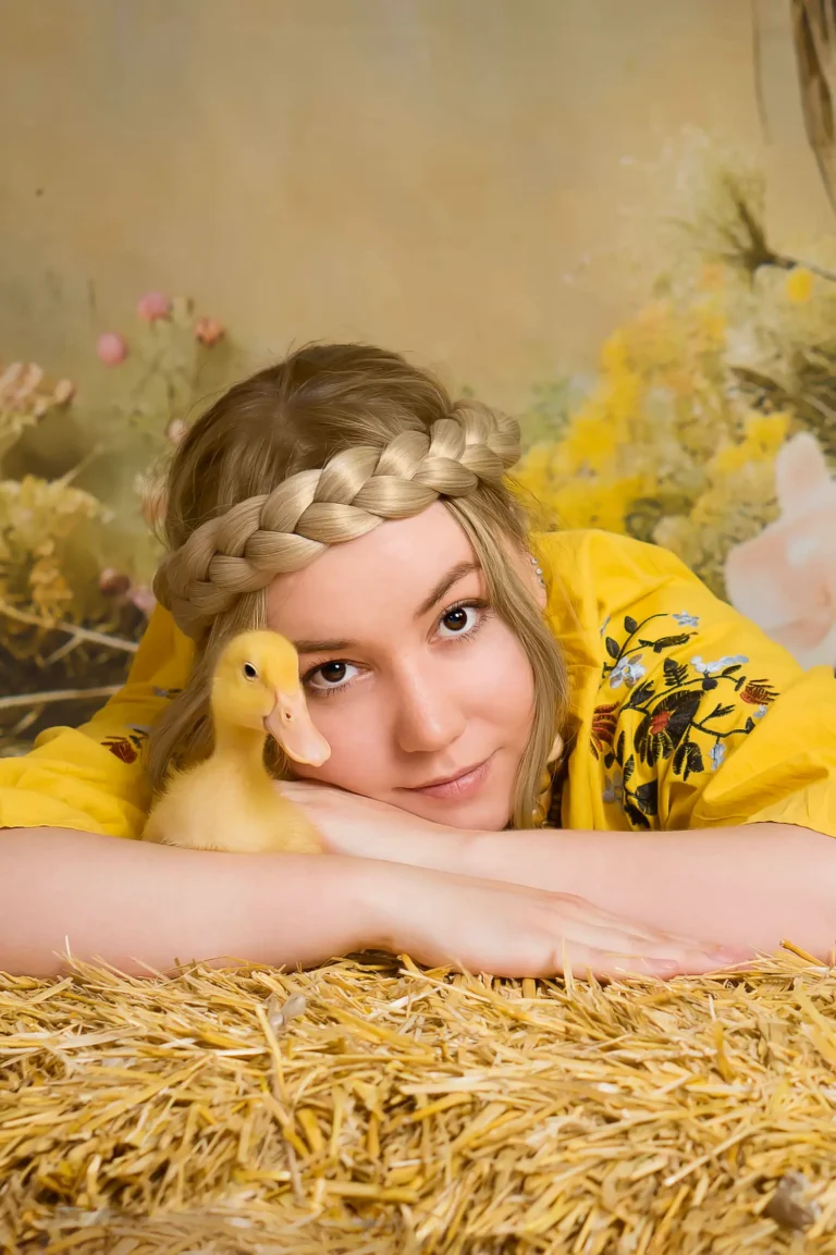 Lyubov Zamyatina — Portrait editorial by Elena Samofalova for VOUS Magazine