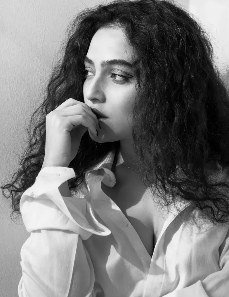 Iranian girl — Portrait editorial by Amir Memari for VOUS Magazine