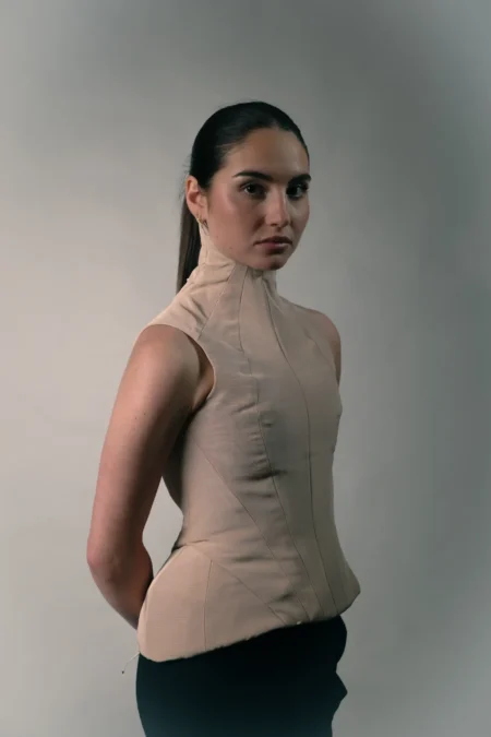 La beauté sous tension — Fashion editorial by @emjsrd for VOUS Magazine
